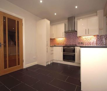 2 bed Terraced for rent - Photo 4