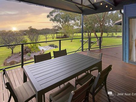 Stunning Executive Rural Property - Photo 2