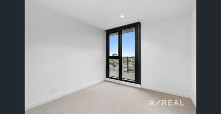 Stylish City Living: Modern 2-Bedroom Apartment with Stunning Views in West Melbourne - Photo 5