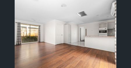 Spacious 4 Bedroom Home in Prime Location Carrum Downs! - Photo 3