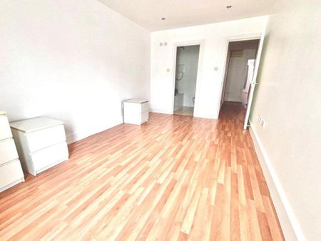 3 bedroom flat to rent - Photo 4