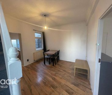 4 bedroom end of terrace house to rent - Photo 2