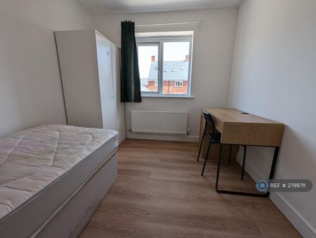 5 bedroom semi-detached house to rent - Photo 3