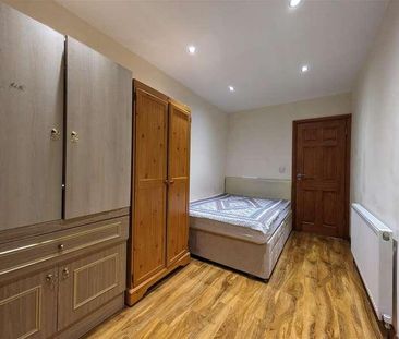 Newnham Gardens, Northolt, UB5 - Photo 4