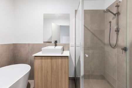 Modern 4 Bedroom Townhouse - Photo 4