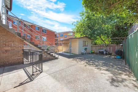 6 MONTH LEASE ONLY! OVERSIZED ONE BEDROOM APARTMENT IN AN ART DECO BLOCK - Photo 5