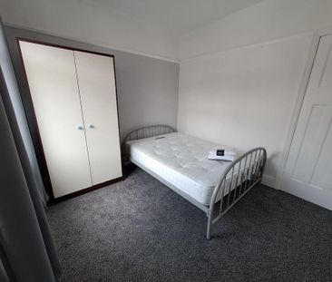 3 bedroom flat to rent - Photo 1