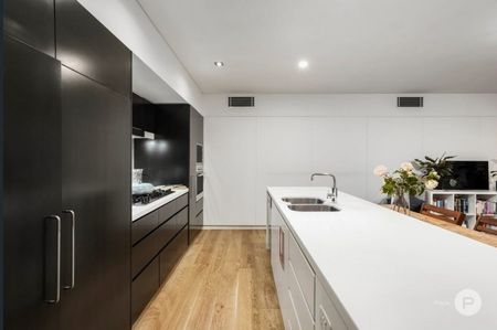 ICEWORKS PADDINGTON - A PERFECT COMBINATION - 3 VERY SPACIOUS BEDROOMS - Photo 5