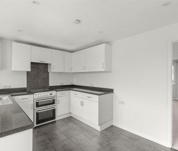 2 bedroom semi-detached house to rent - Photo 4