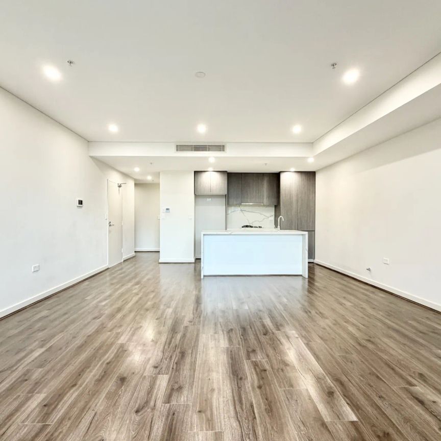Three bedroom apartment in convenient locale - Photo 1