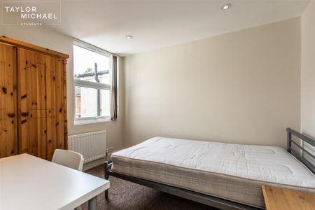 6 bedroom terraced house to rent - Photo 2