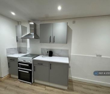 2 bedroom maisonette to rent - Photo 4