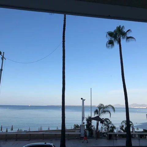 Location Appartement - Juan-les-Pins Bord de Mer - Photo 1