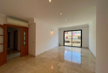 Apartamento primera planta sin amueblar, 3 dormitorios, parking, al lado del mar, El Molinar.