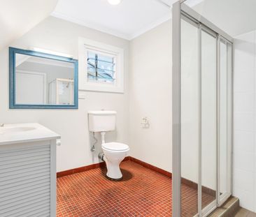 Grand character-filled family home - Photo 6