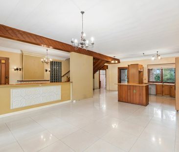 Spacious Family Home in Popular Corrimal Location - Photo 4
