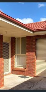 Cosy & Convenient- Great Location! - Photo 4