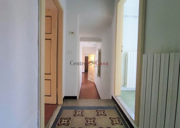 Ampio appartamento con terrazzino libero da metà marzo 2026 !