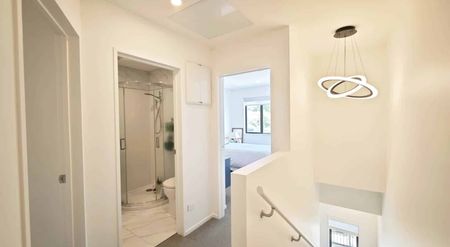 Modern 3 Bedroom Townhouse in Fairview Heights - Photo 2