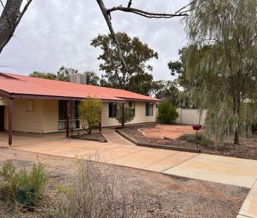 10 Mulgaria Cres, Roxby Downs, SA 5725 - Photo 2