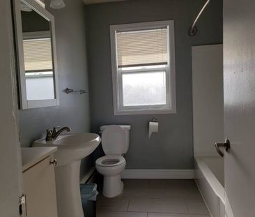 2 Bedroom Upper Flat on Victoria Road! - Photo 5