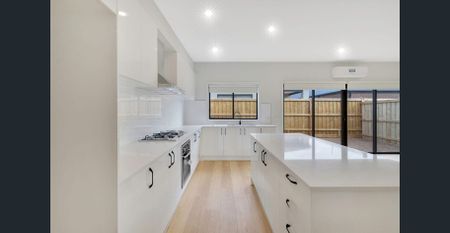 Beautifully Designed 4-Bedroom Family Home in Prime Location - Photo 2