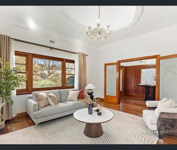 Recently refreshed brick home - Photo 4