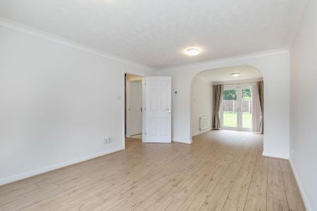 3 bedroom detached house to rent - Photo 3