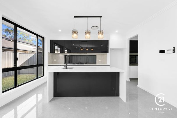 Newly Built Family Home for Lease in Werrington - Photo 1