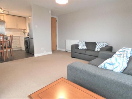 2 bedroom flat to rent - Photo 3