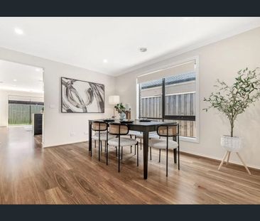 Modern Family Home in Eliston Estate, Clyde! - Photo 4