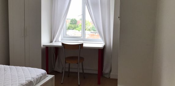Room in a Shared House, Steventon Road, W12 - Photo 2