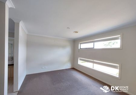 Spacious House with excellent Location in Tarneit - Photo 2