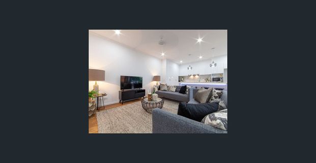 Luxurious Townhouse in Central location - Photo 1