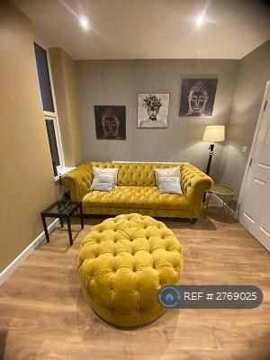 1 bedroom in a flat share to rent - Photo 1