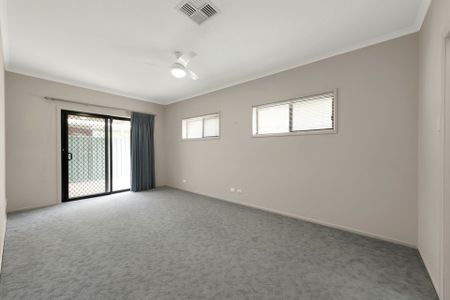 Spacious 4 Bedroom Family Home in Mawson Lakes - Photo 2