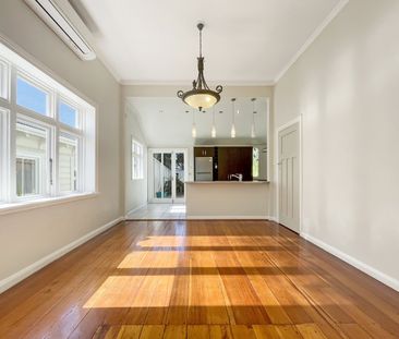 Welcome home to 233 Adelaide Road in Newtown. - Photo 3