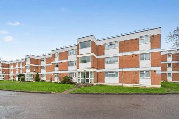 2 bedroom Flat in Laleham Road, Staines-Upon-Thames - Photo 1