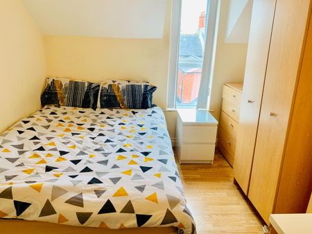 Room 6, 31 Sandhurst Drive, Stranmillis, Belfast, BT9 5AY - Photo 4