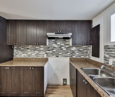 1900 Rue des Patriotes, H7L 2N8, Laval - Photo 1