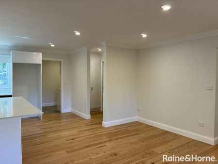 Beautifully Renovated & Decorated Classic 1950's Cottage in Bowral - Photo 5