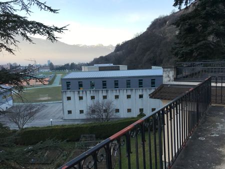 Charming 2.5 room apartment - Available from 01.03.2026 - Photo 2