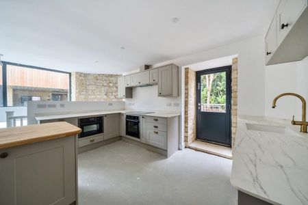 4 bedroom detached house to rent - Photo 3