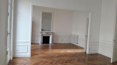 location Appartement F7 DE 193.95m² À PARIS - Photo 2