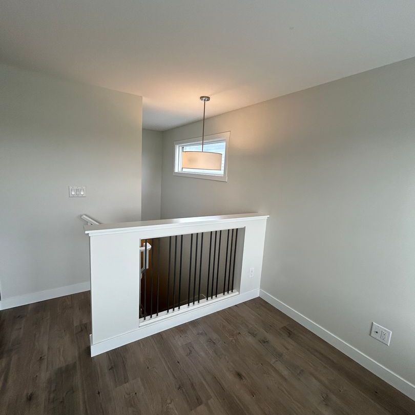 302 Burgess Crescent (Upper), Saskatoon Executive Family Home - Photo 1