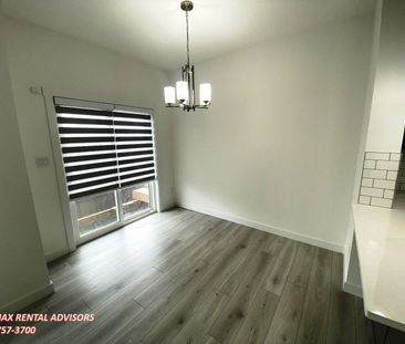 BRAND NEW 3 BED, 2.5 BATH, 2 STOREY TOWNHOUSE W/A DOUBLE ATTACHED G... - Photo 5