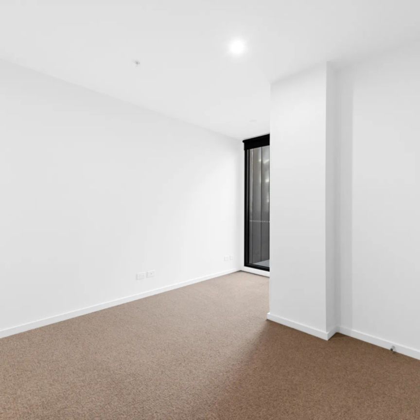 Well-designed and located in prime position - Photo 1