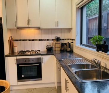 Modern 2 Bedroom Villa Unit in Prime Strathmore Location - Photo 2