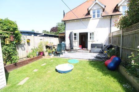 2 bedroom semi-detached house to rent - Photo 4