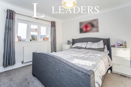 3 bedroom semi-detached house to rent - Photo 4